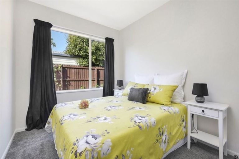 Photo of property in 12 Beauford Place, Parklands, Christchurch, 8083