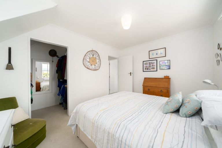 Photo of property in 2 Newnham Court, Tawa, Wellington, 5028