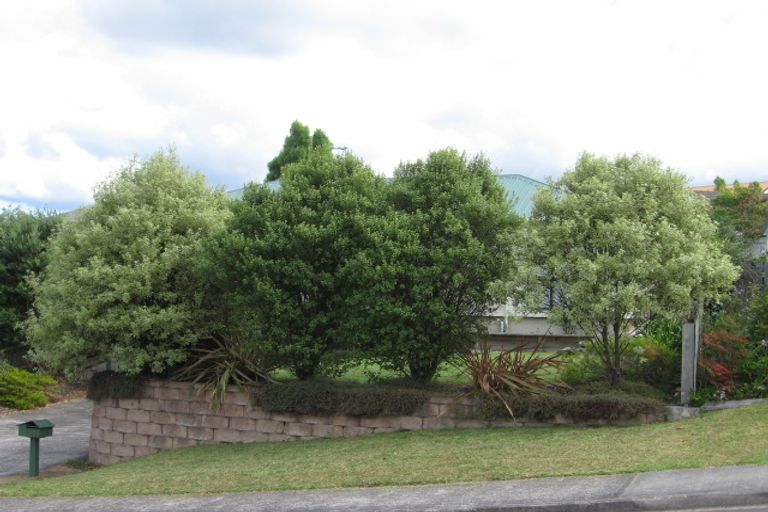 Photo of property in 6 Van Dyke Place, West Harbour, Auckland, 0618