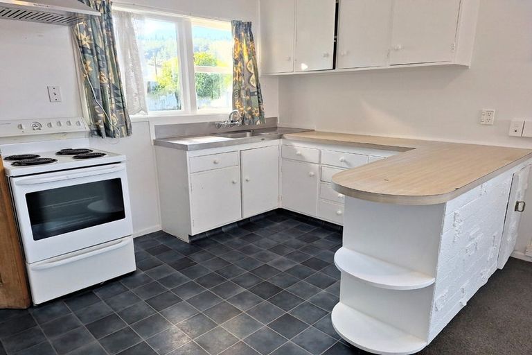 Photo of property in 21a Oregon Drive, Maoribank, Upper Hutt, 5018