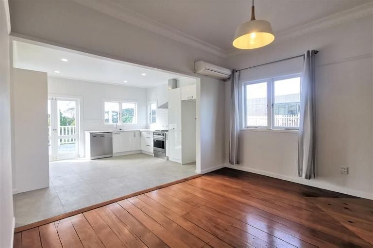 Photo of property in 46 Colonial Road, Birkenhead, Auckland, 0626