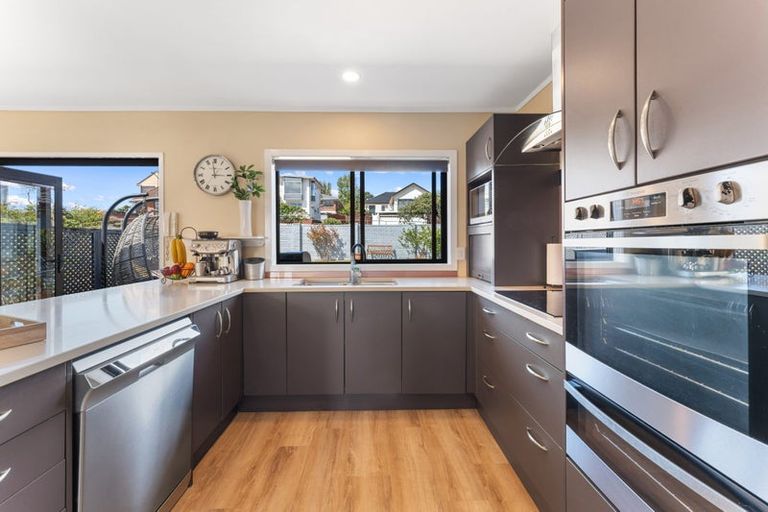 Photo of property in 37 Pigeon Mountain Road, Half Moon Bay, Auckland, 2012