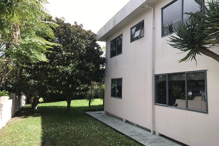 Photo of property in 2 Horizon Way, West Harbour, Auckland, 0618