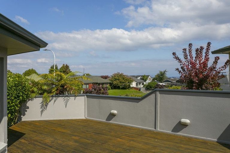 Photo of property in 2/94 Harvey Street, Waipahihi, Taupo, 3330