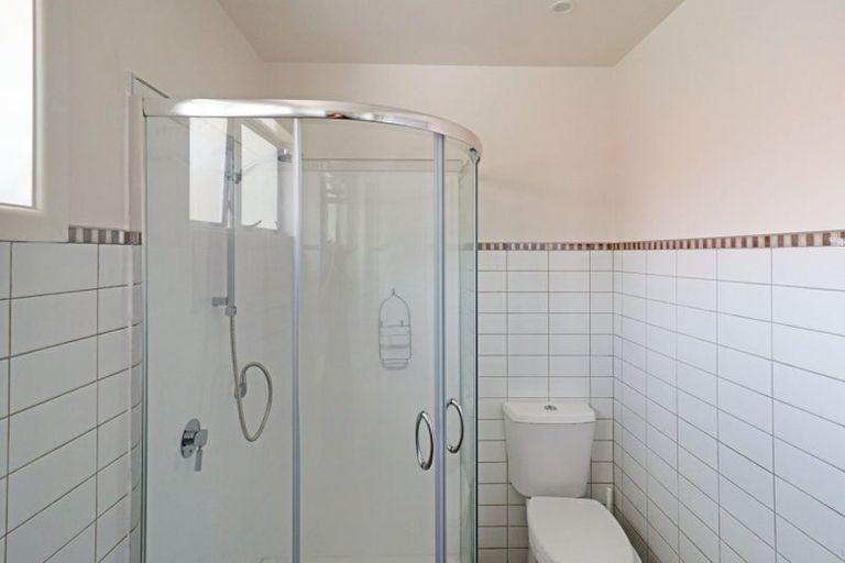 Photo of property in 8 Kenmore Street, Newlands, Wellington, 6037