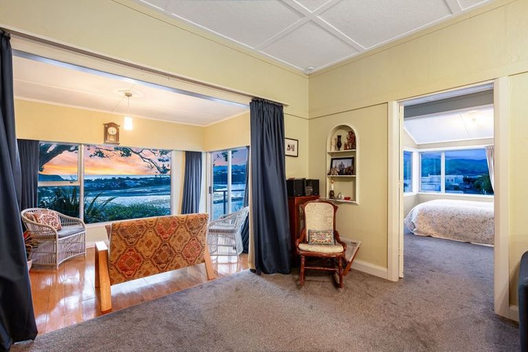 Photo of property in 61 Bayview Road, Paremata, Porirua, 5024