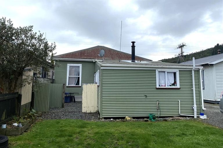 Photo of property in 12 Murray Street, Greymouth, 7805