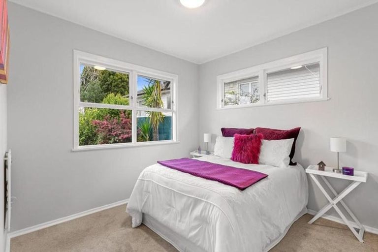 Photo of property in 63 Divich Avenue, Te Atatu South, Auckland, 0610
