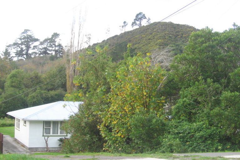 Photo of property in 147 Hine Road, Wainuiomata, Lower Hutt, 5014