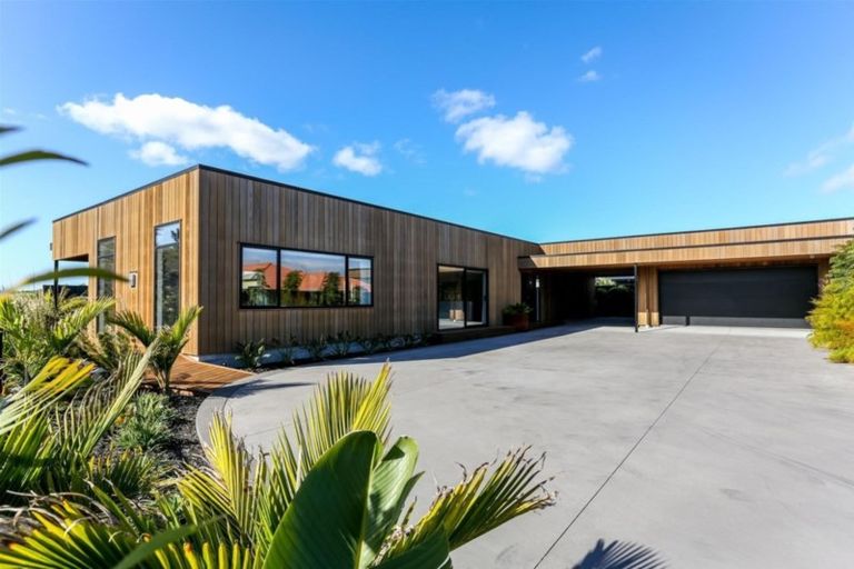 Photo of property in 70 Links Drive, Waiwhakaiho, New Plymouth, 4312