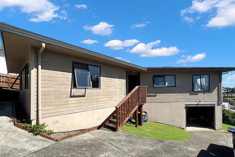 Photo of property in 8 Longview Rise, Massey, Auckland, 0614