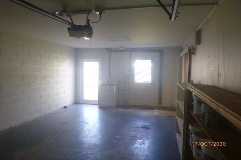 Photo of property in 2/1b Divich Avenue, Te Atatu South, Auckland, 0610