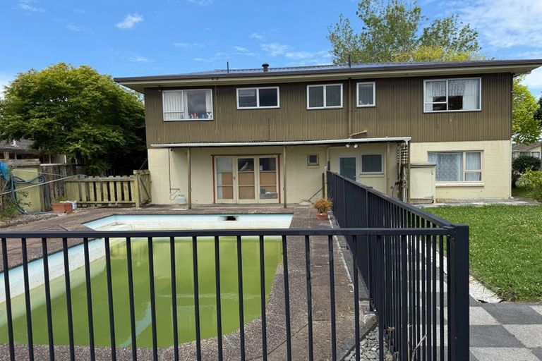 Photo of property in 12 Spence Road, Henderson, Auckland, 0612
