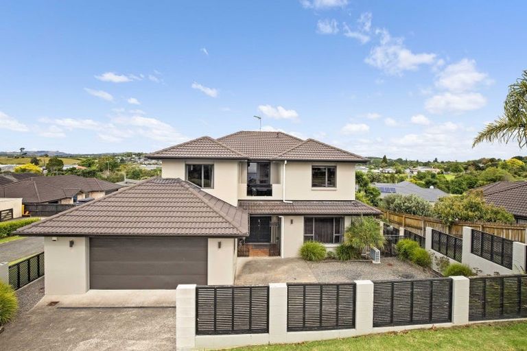 Photo of property in 32 Lough Bourne Drive, Pukekohe, 2120