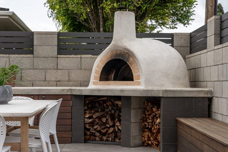 Photo of property in 180 Sandwich Road, St Andrews, Hamilton, 3200