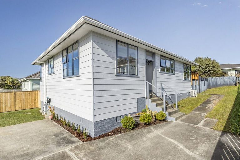 Photo of property in 110 Main Road, Titahi Bay, Porirua, 5022