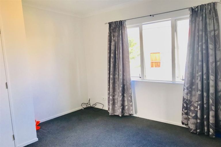 Photo of property in 4 Brashier Circle, Sunnyvale, Auckland, 0612