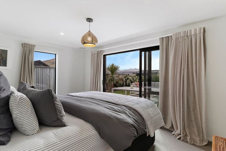 Photo of property in 13 Wheat Street, Jacks Point, Queenstown, 9371