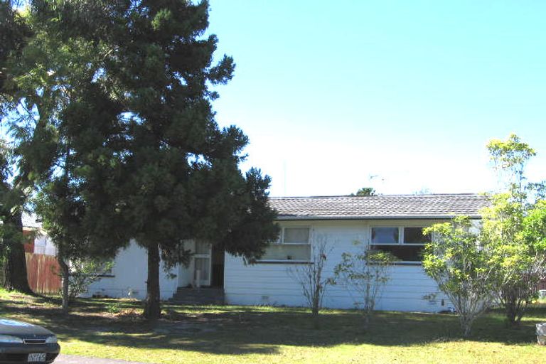 Photo of property in 28 Finlow Drive, Te Atatu South, Auckland, 0610