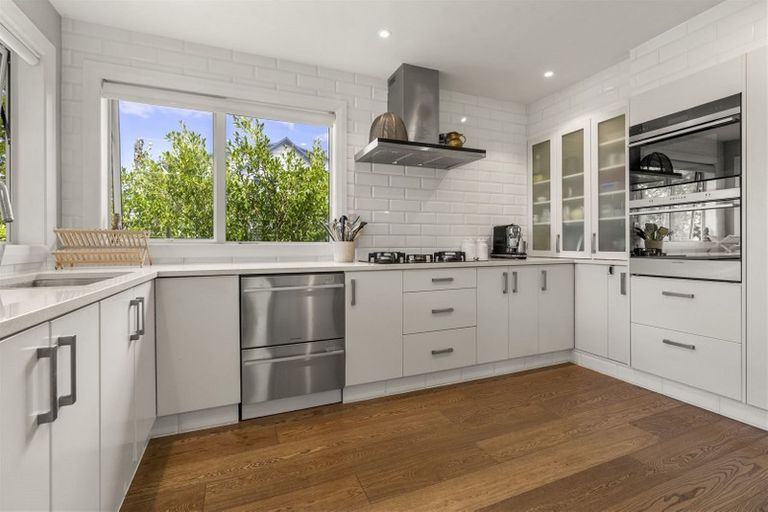 Photo of property in 1 Seacliffe Avenue, Belmont, Auckland, 0622