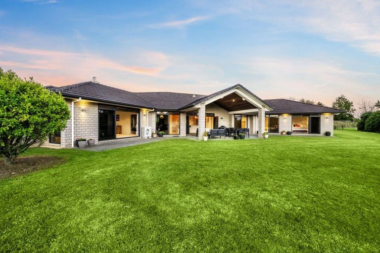 Photo of property in 69a Oraha Road, Kumeu, 0892