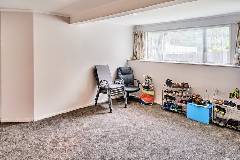 Photo of property in 1 Forglen Place, Tawa, Wellington, 5028