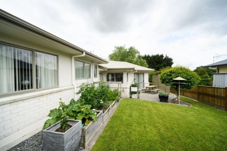 Photo of property in 63 Pacific Drive, Fitzherbert, Palmerston North, 4410