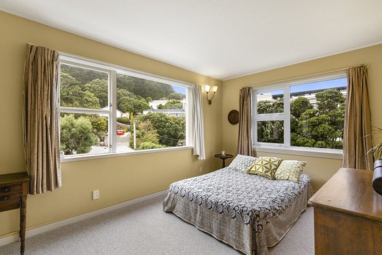 Photo of property in Landscape Apartments, 123-125 Austin Street, Mount Victoria, Wellington, 6011