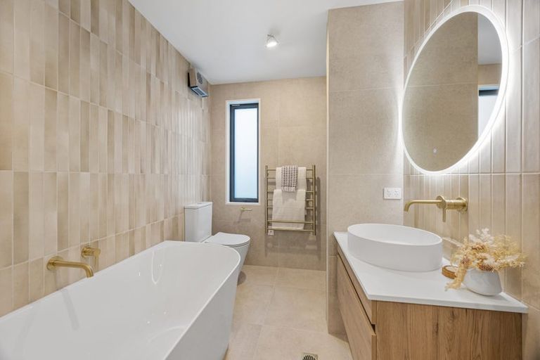 Photo of property in 1/100 Innes Road, St Albans, 8052