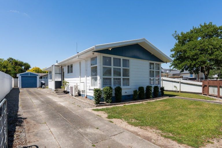 Photo of property in 19 Halswell Crescent, Westbrook, Palmerston North, 4412