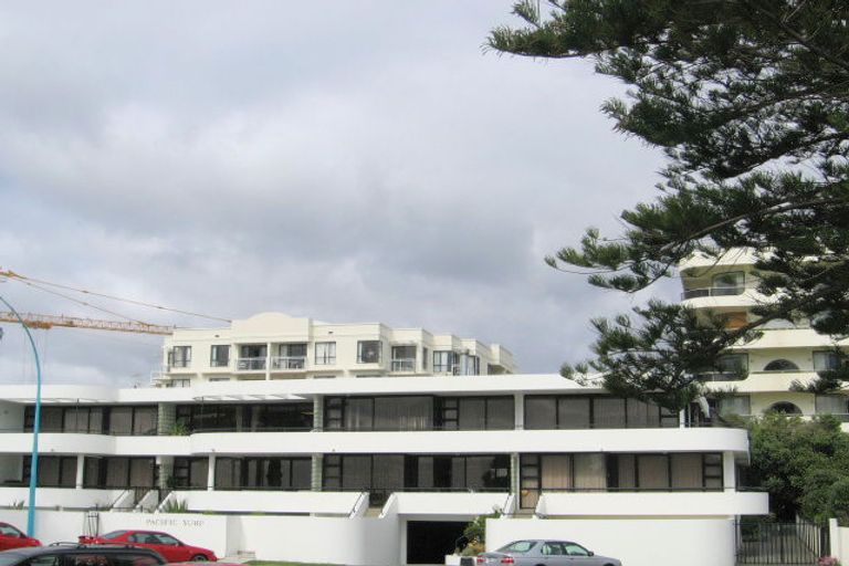 Photo of property in 2/10 Marine Parade, Mount Maunganui, 3116