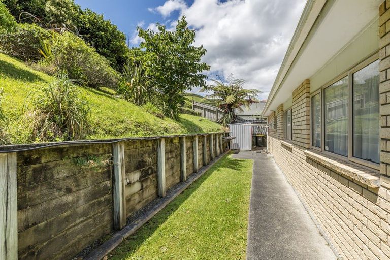 Photo of property in 139 Woodman Drive, Tawa, Wellington, 5028