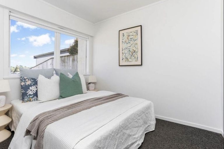 Photo of property in 2/8 Paul Place, Pakuranga, Auckland, 2010