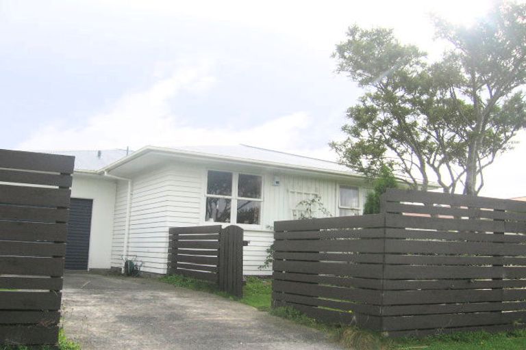Photo of property in 6 Peach Tree Grove, Maungaraki, Lower Hutt, 5010