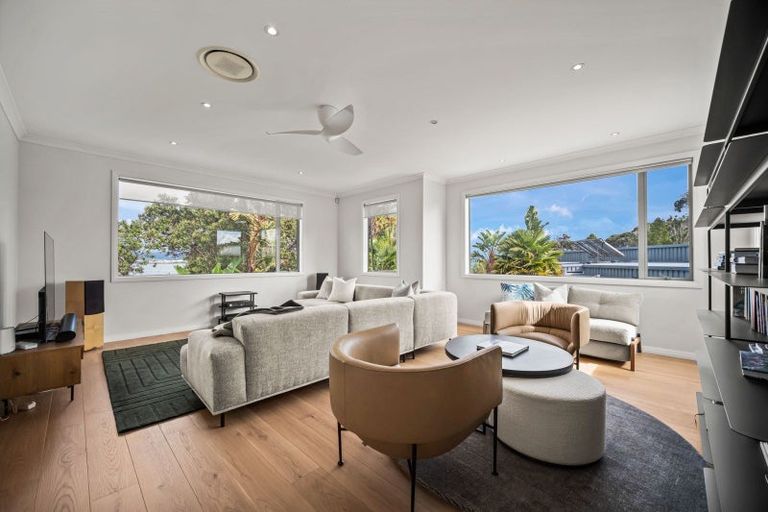 Photo of property in 21 Raymond Street, Point Chevalier, Auckland, 1022