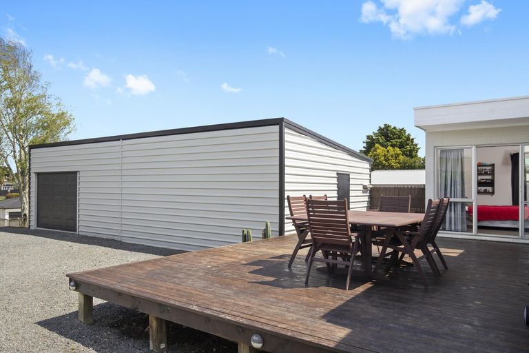 Photo of property in 11 Collingwood Road, Waiuku, 2123