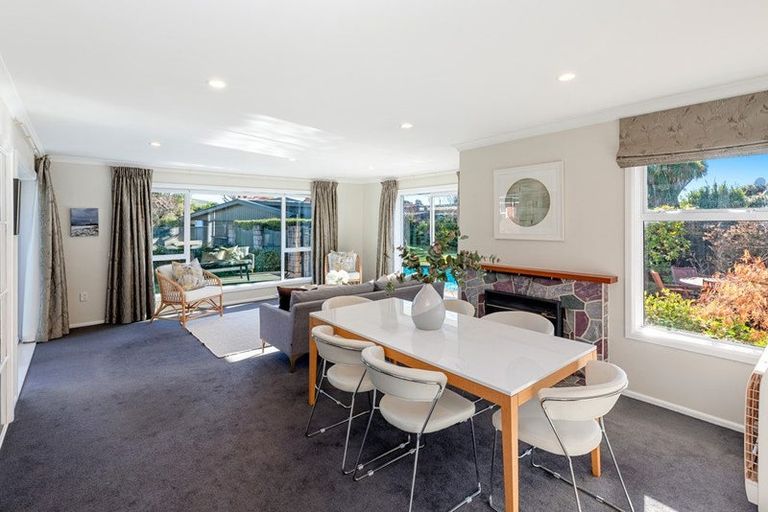 Photo of property in 17 Ilfracombe Place, Burnside, Christchurch, 8053