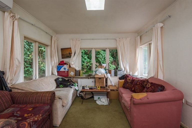 Photo of property in 2 Birdwood Street, Karori, Wellington, 6012