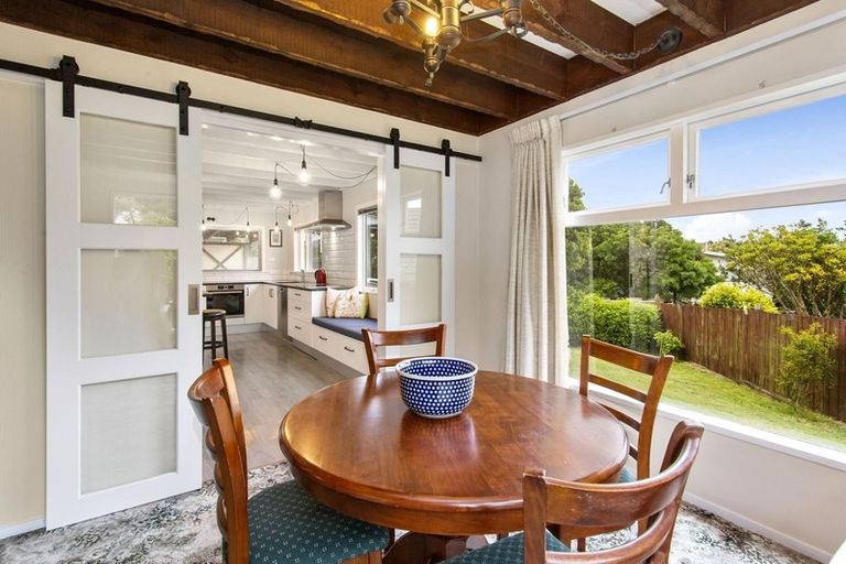 Photo of property in 3 Pimlico Place, Newlands, Wellington, 6037