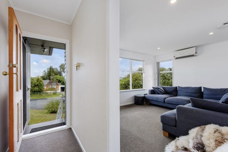 Photo of property in 9 Grimshaw Place, Henderson, Auckland, 0612