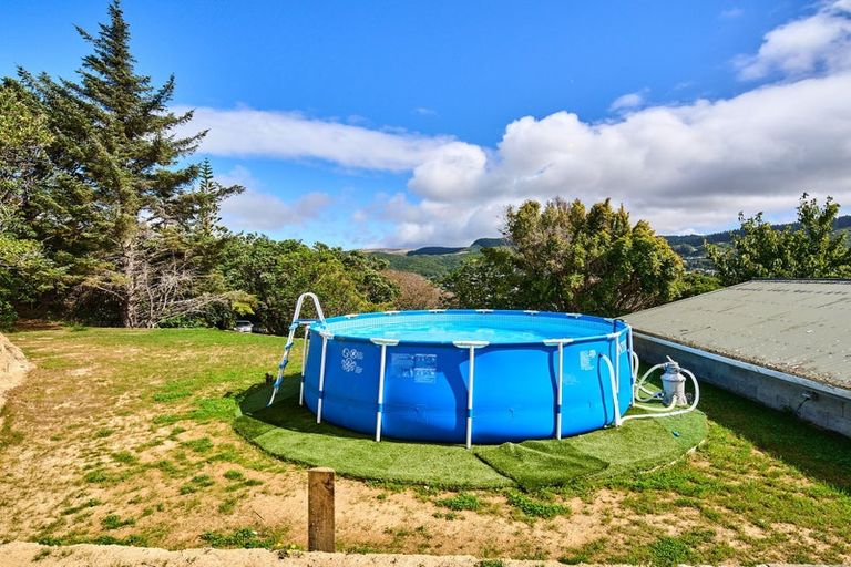 Photo of property in 6 Mayfair Place, Tawa, Wellington, 5028