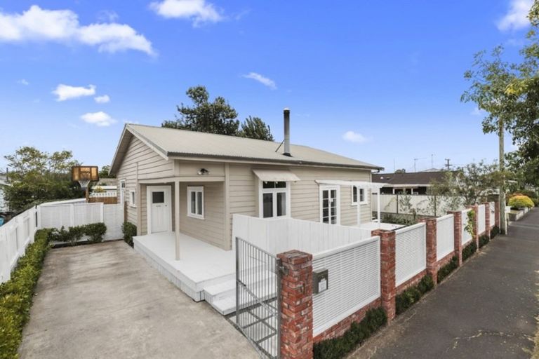 Photo of property in 3 Sale Street, Ross, 7812