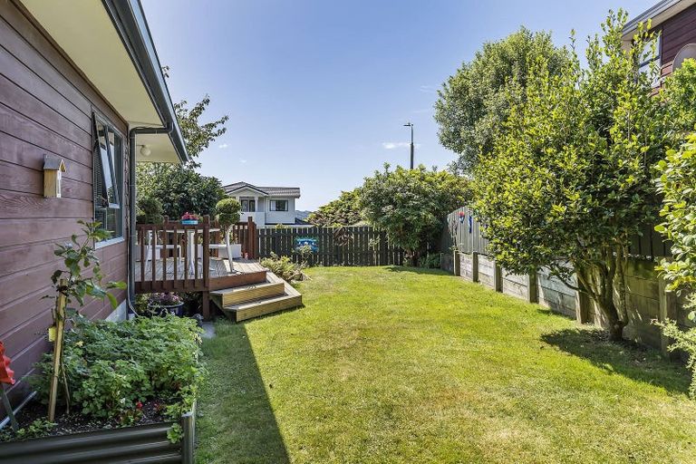 Photo of property in 95 Woodman Drive, Tawa, Wellington, 5028