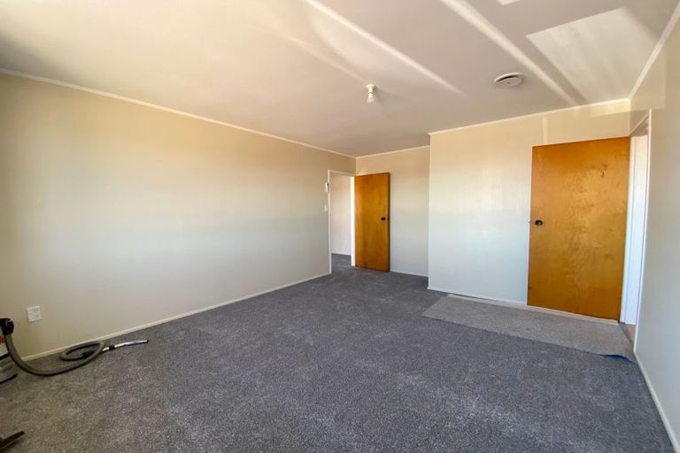 Photo of property in 15 Foyle Place, Glendene, Auckland, 0602