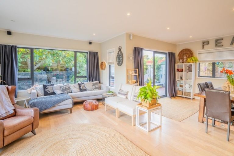 Photo of property in 50a Renown Road, Raumati South, Paraparaumu, 5032