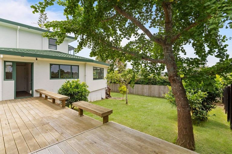 Photo of property in 4a Holiday Road, Stanmore Bay, Whangaparaoa, 0932