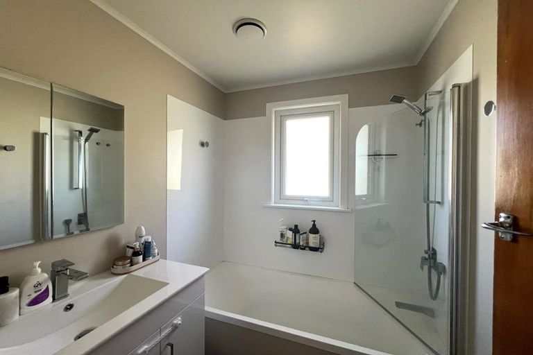 Photo of property in 22 Kenmore Street, Newlands, Wellington, 6037