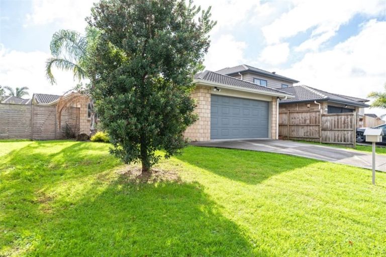 Photo of property in 8 Riverglade Parkway, Te Atatu South, Auckland, 0610