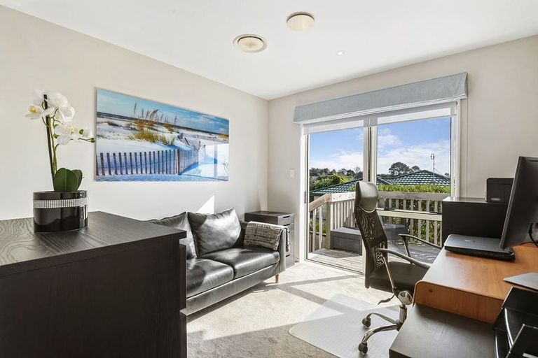 Photo of property in 7 Bushglen Court, Browns Bay, Auckland, 0630