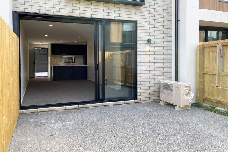 Photo of property in 2/331 Lincoln Road, Addington, Christchurch, 8024